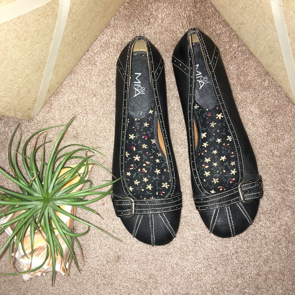 MIA Girl Flats - Picture 3 of 9